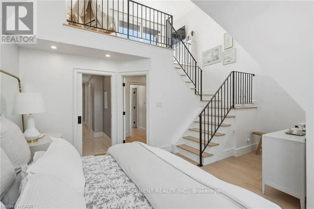 305 RANDALL STREET