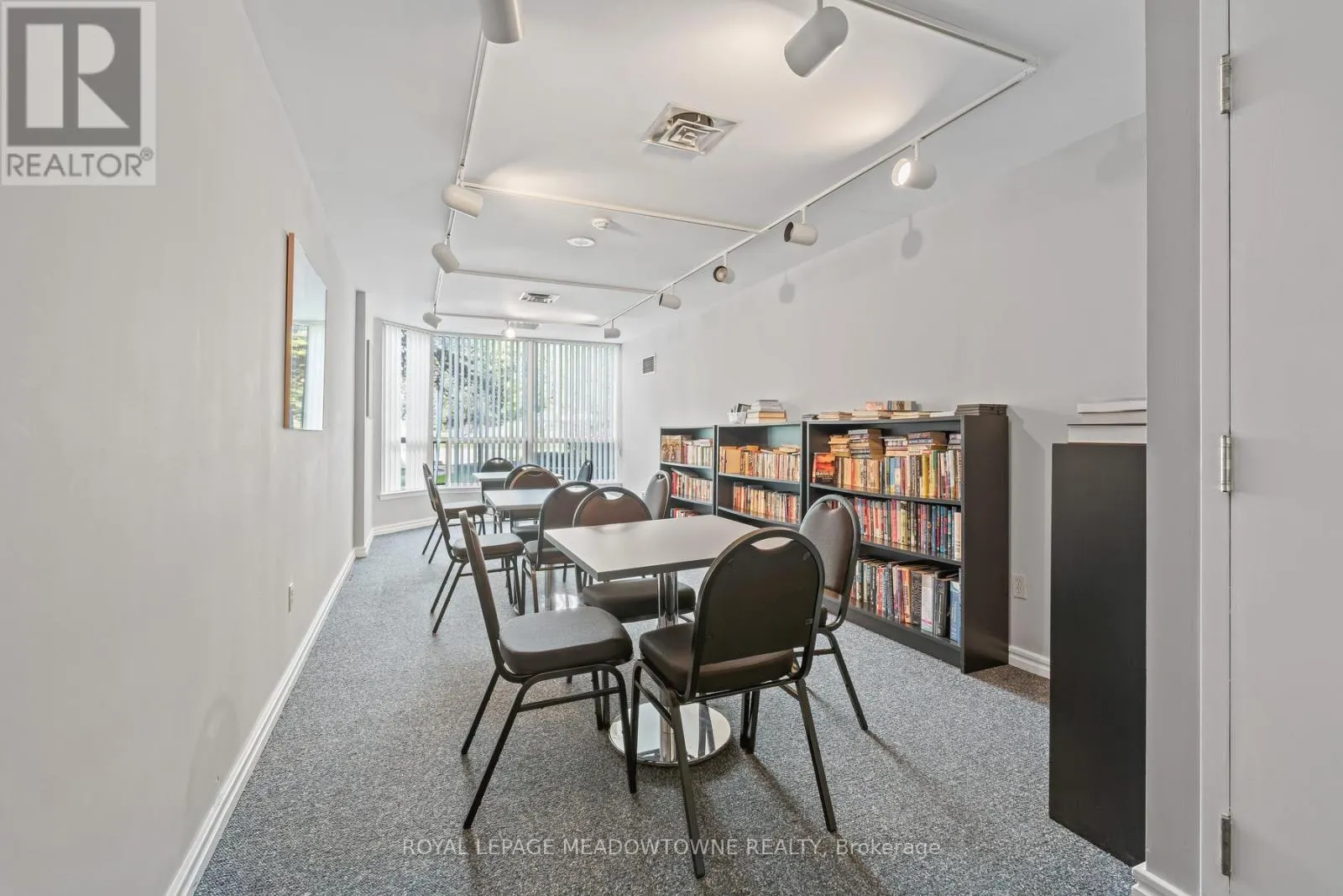 104 - 10 LAURELCREST STREET
