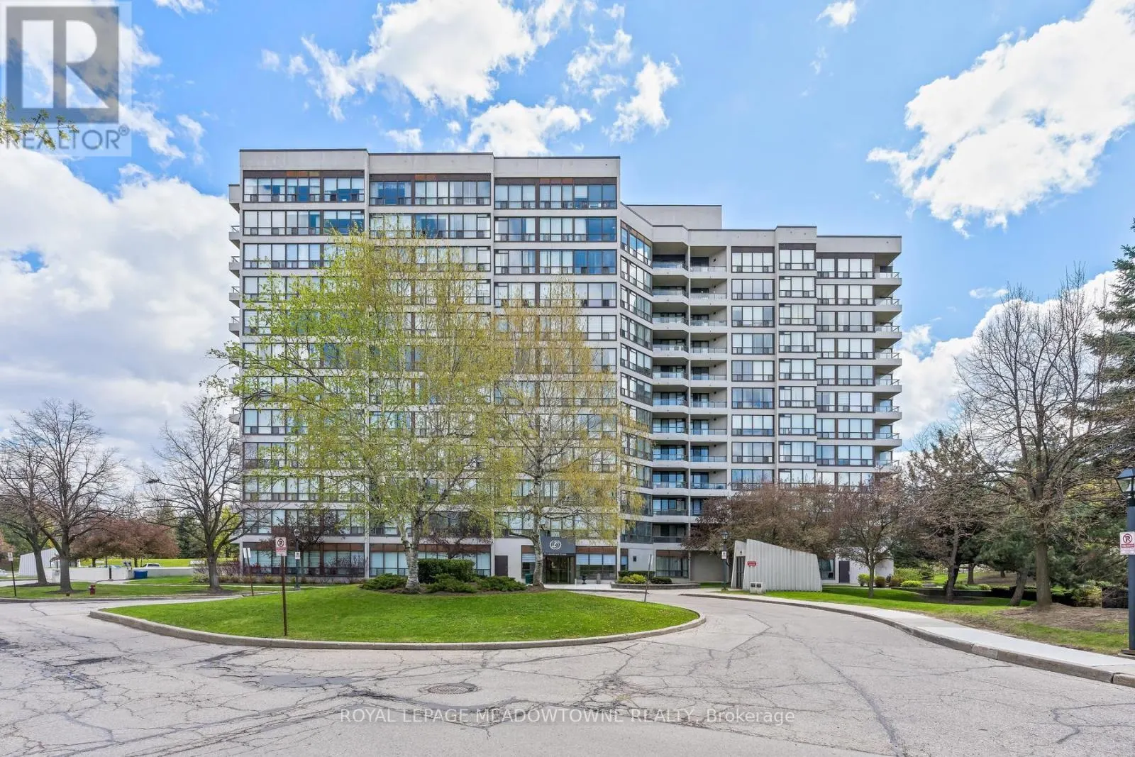104 - 10 LAURELCREST STREET