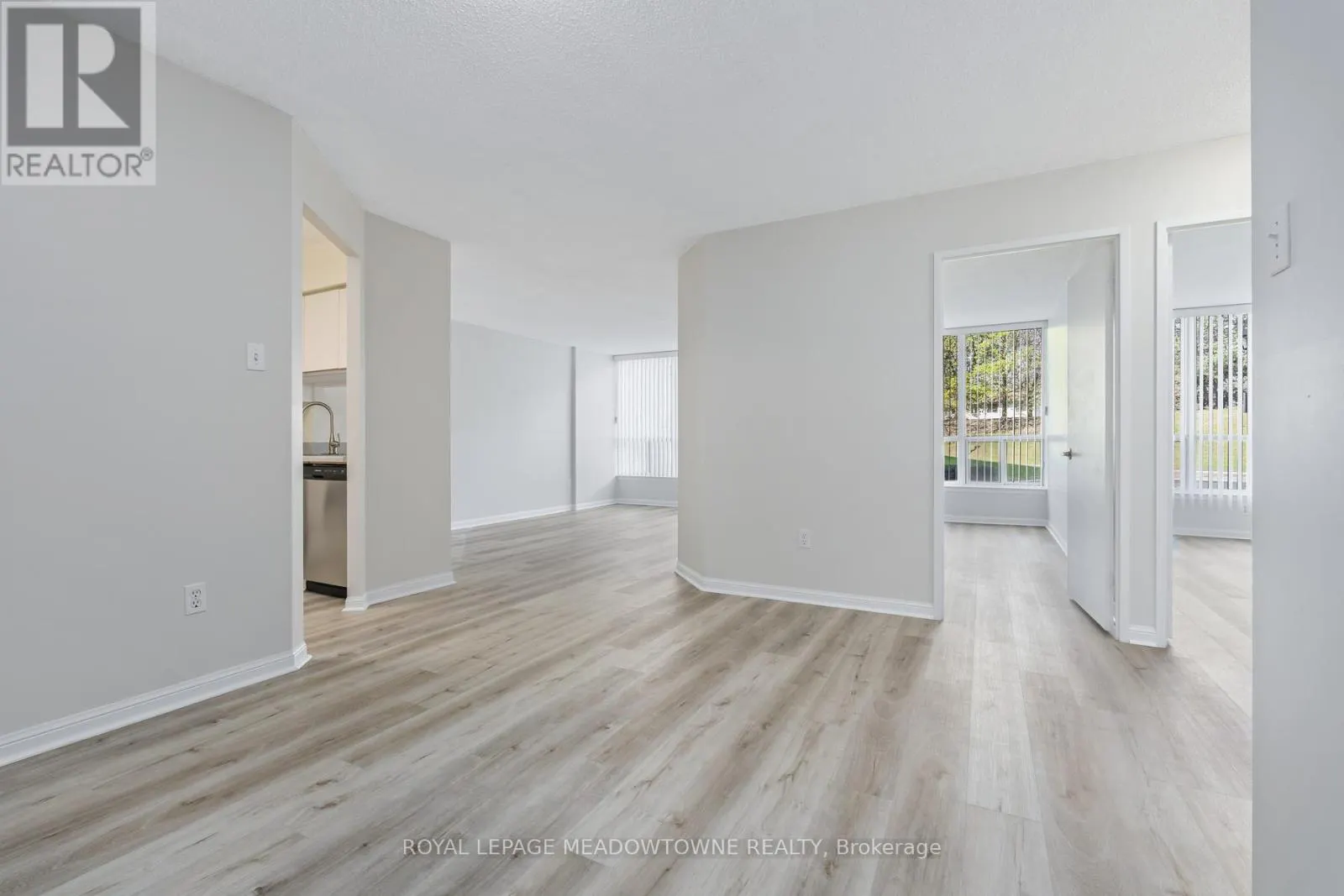 104 - 10 LAURELCREST STREET