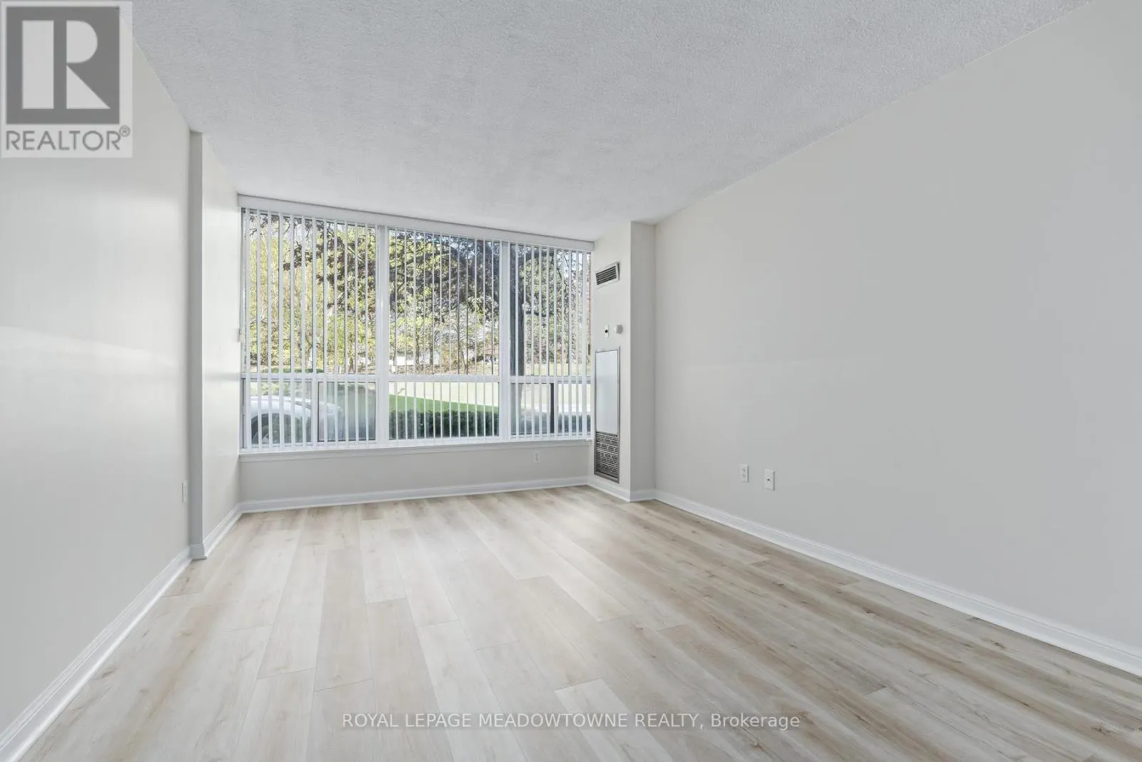104 - 10 LAURELCREST STREET