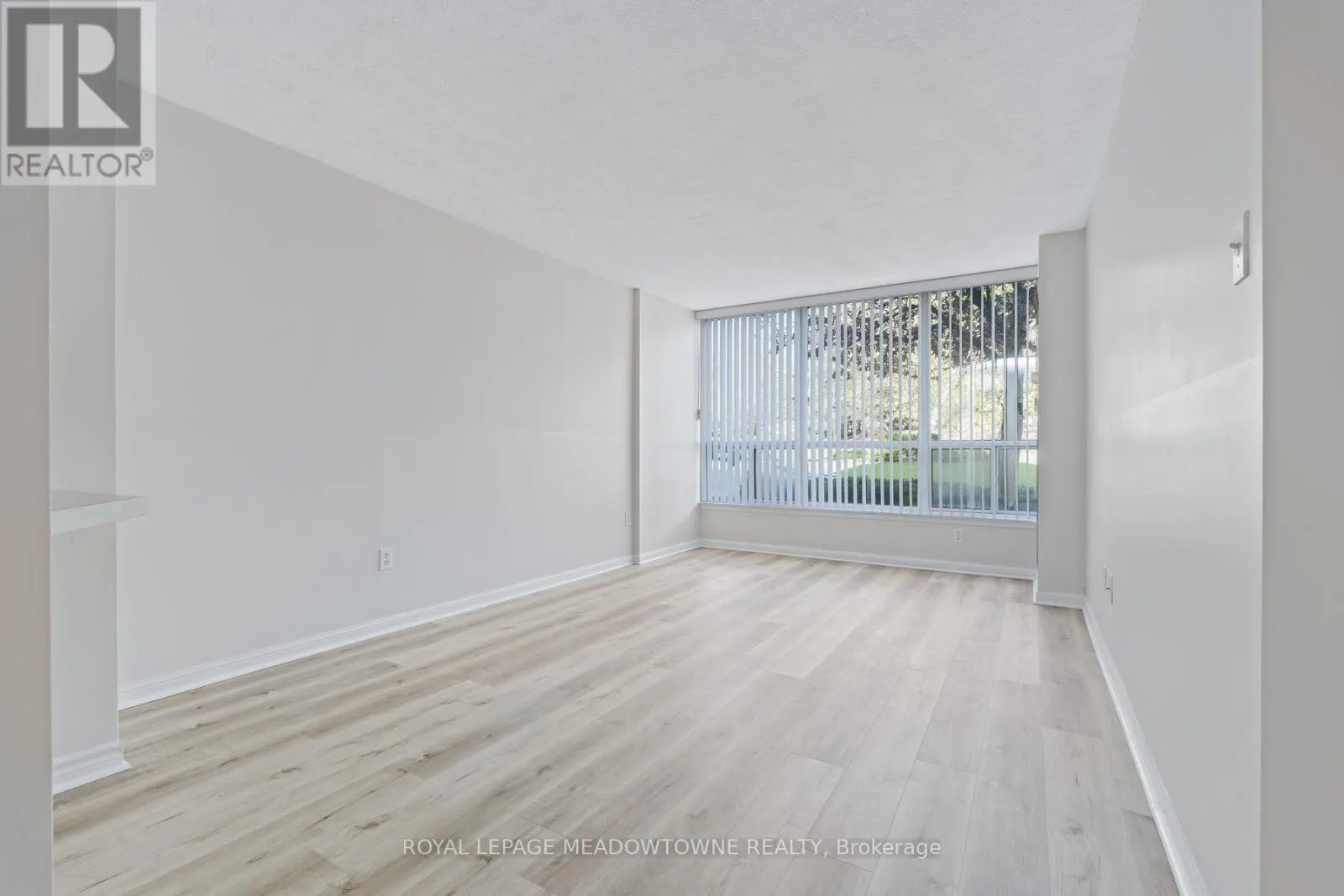 104 - 10 LAURELCREST STREET