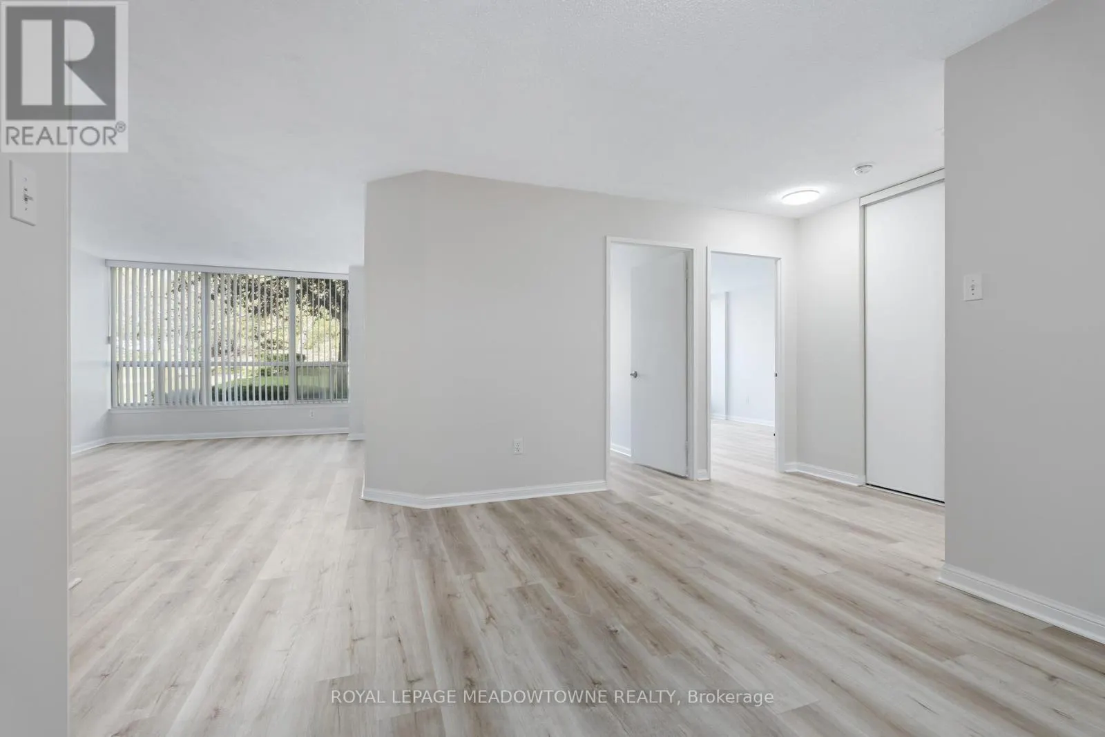 104 - 10 LAURELCREST STREET