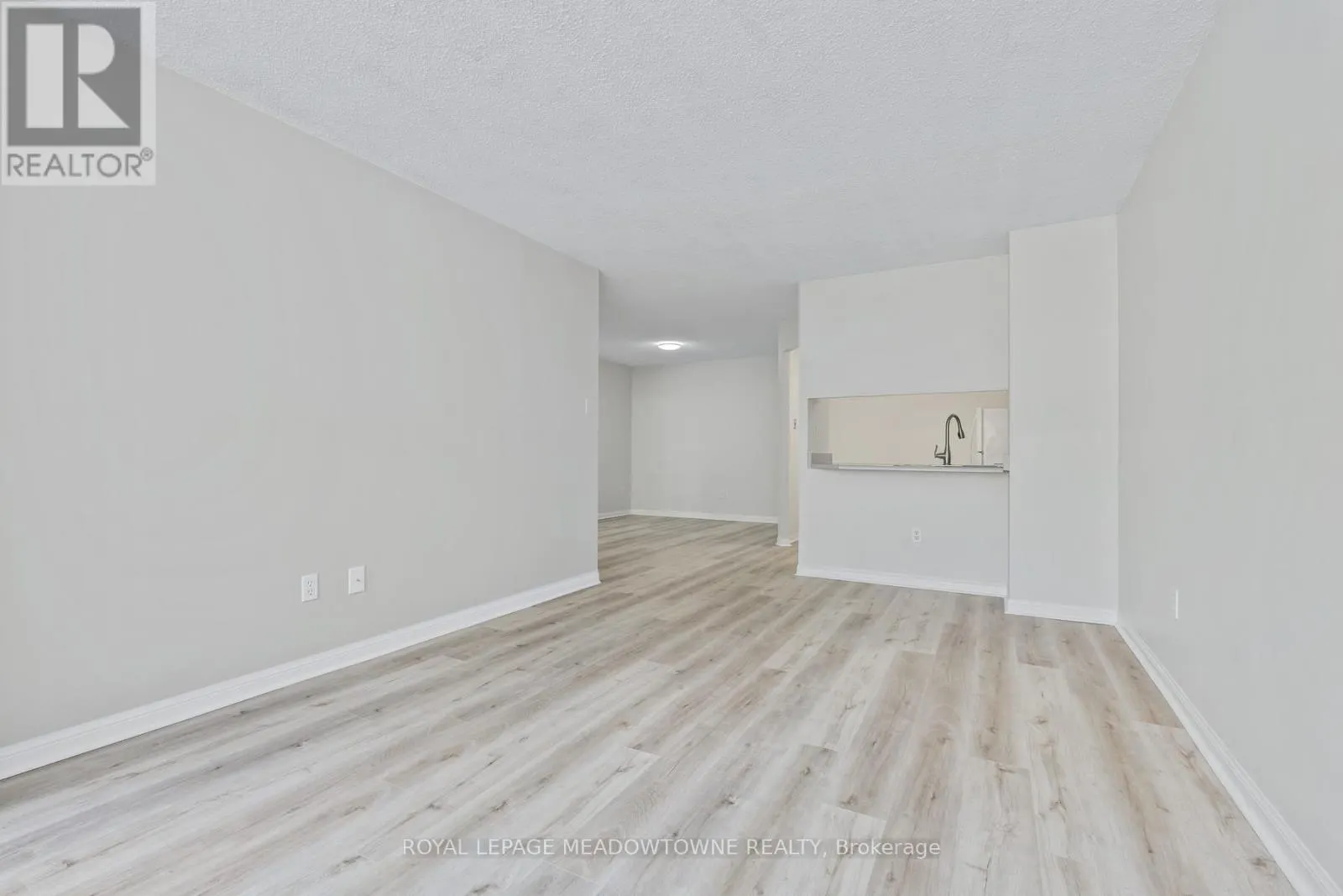 104 - 10 LAURELCREST STREET