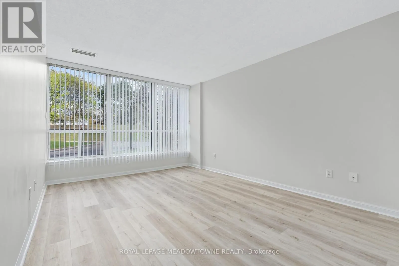 104 - 10 LAURELCREST STREET