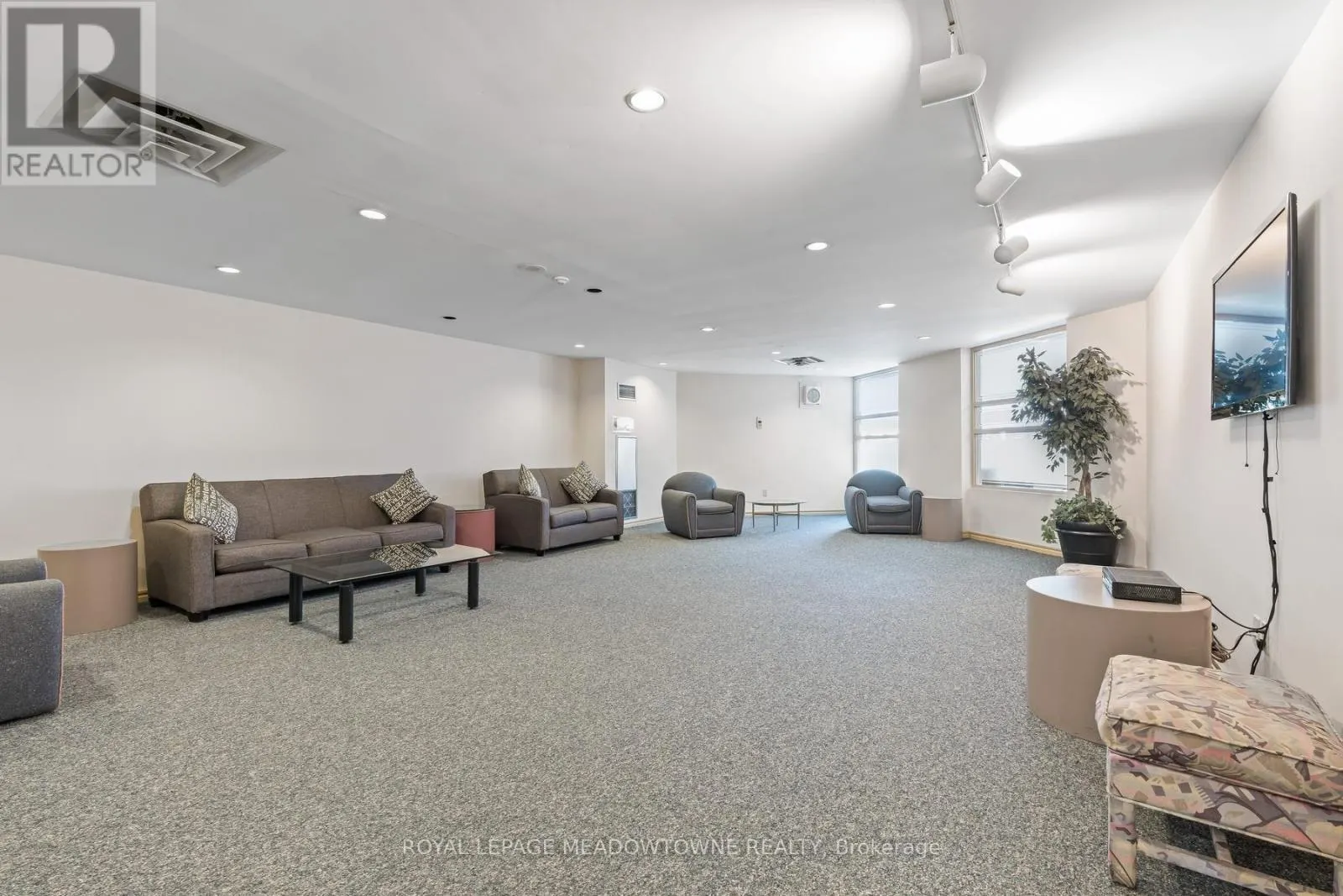 104 - 10 LAURELCREST STREET