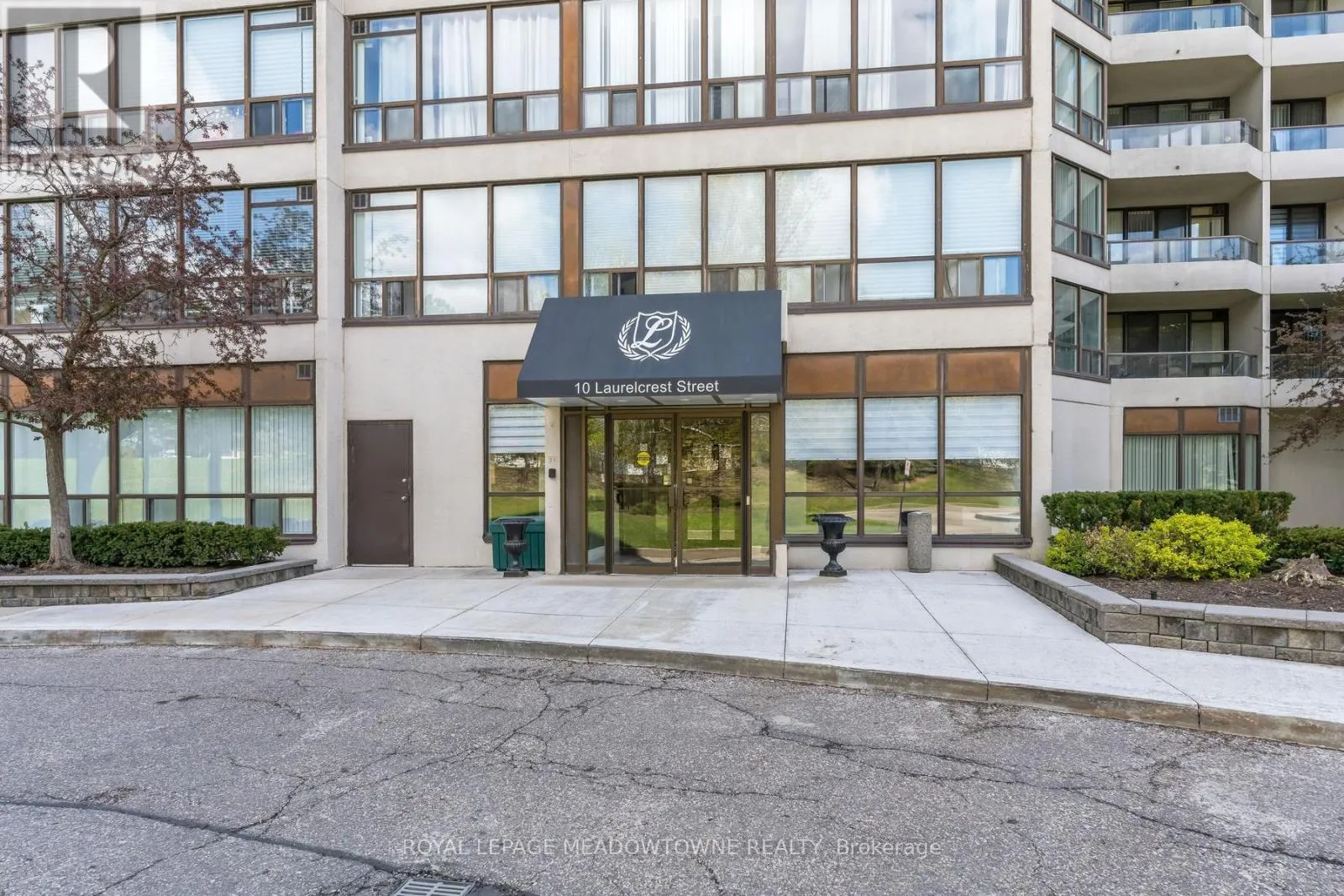 104 - 10 LAURELCREST STREET