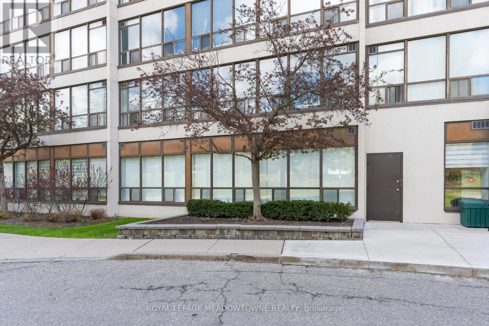 104 - 10 LAURELCREST STREET