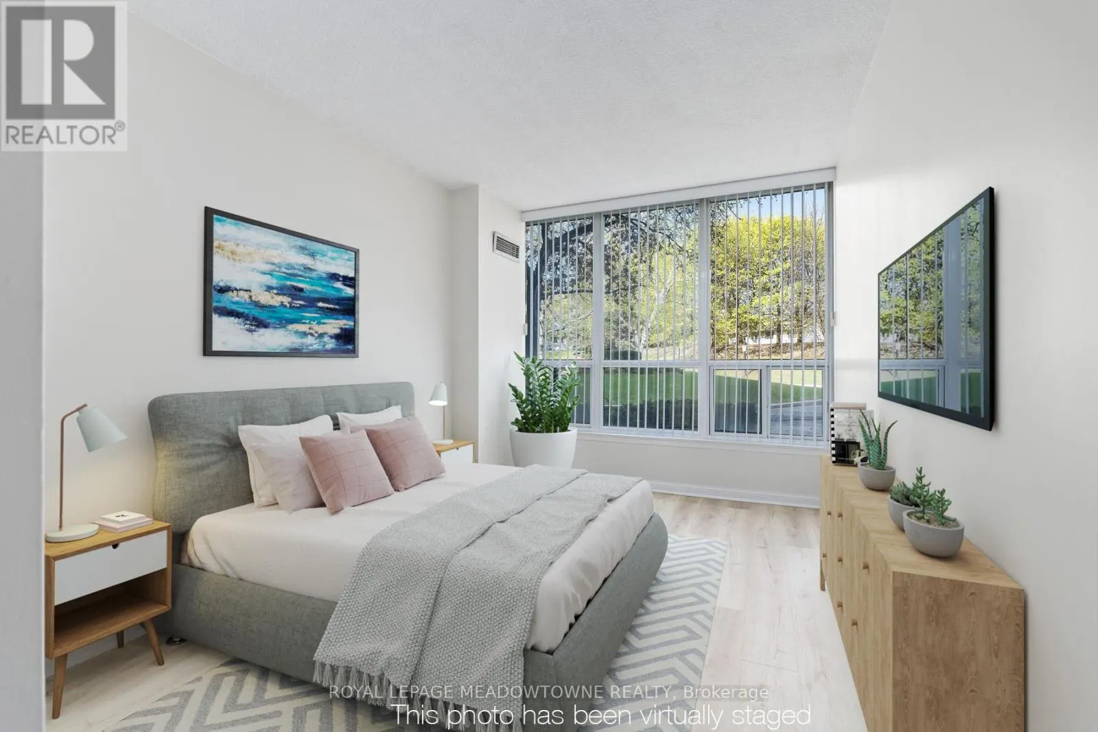 104 - 10 LAURELCREST STREET