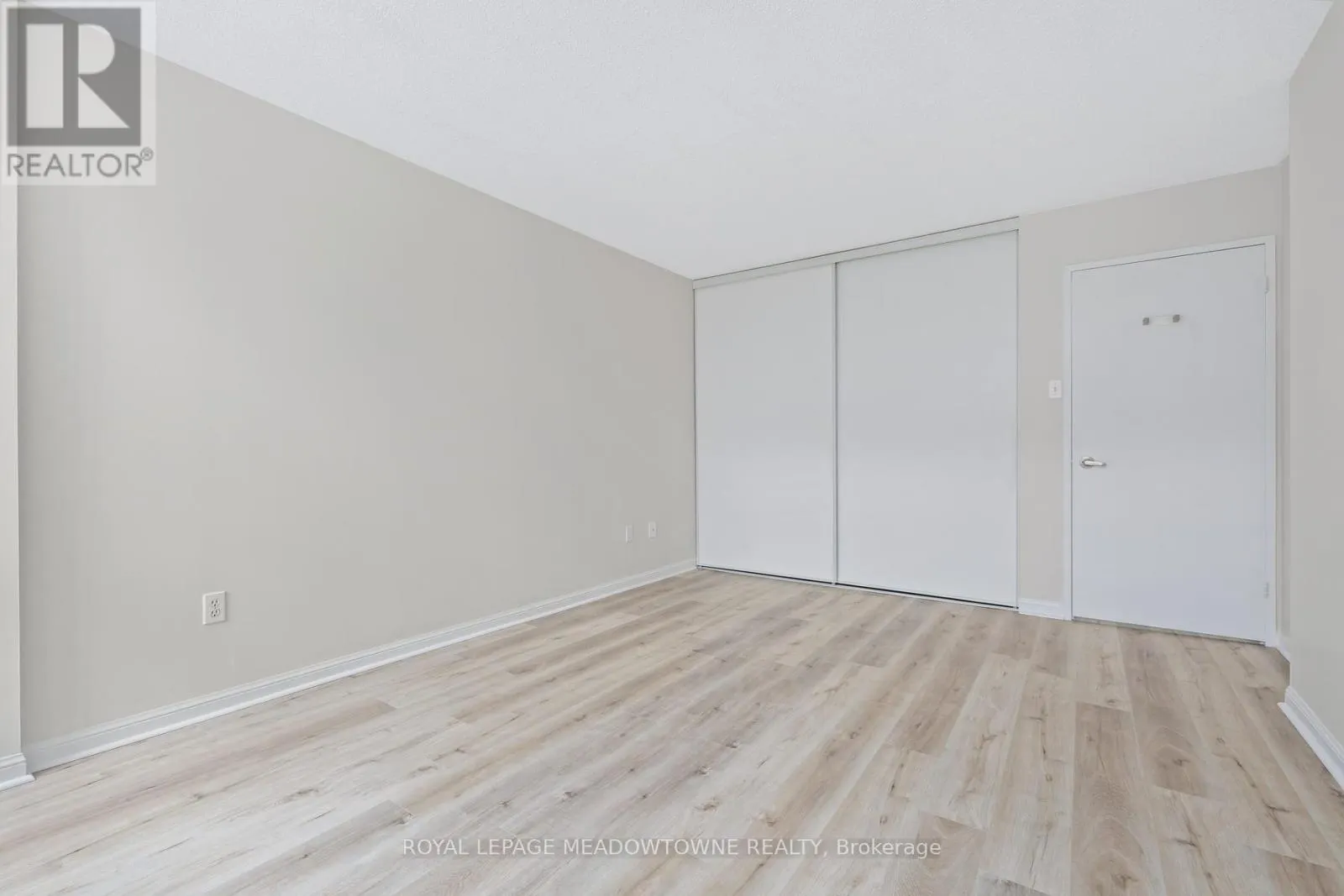 104 - 10 LAURELCREST STREET
