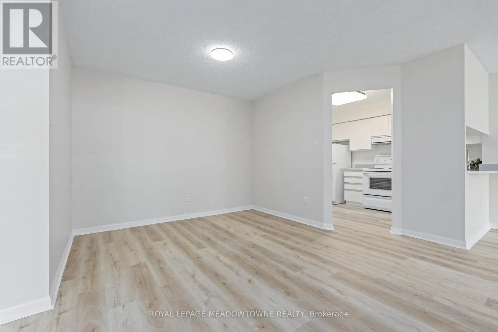 104 - 10 LAURELCREST STREET
