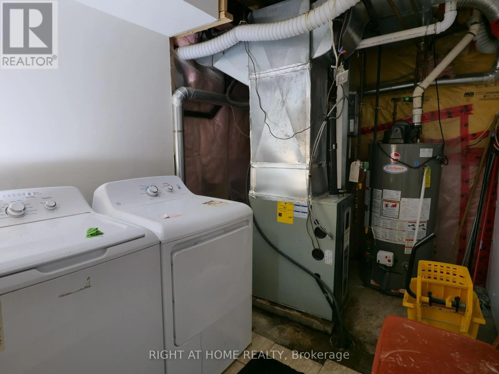BASEMENT UNIT - 19 BLAZING STAR DRIVE S