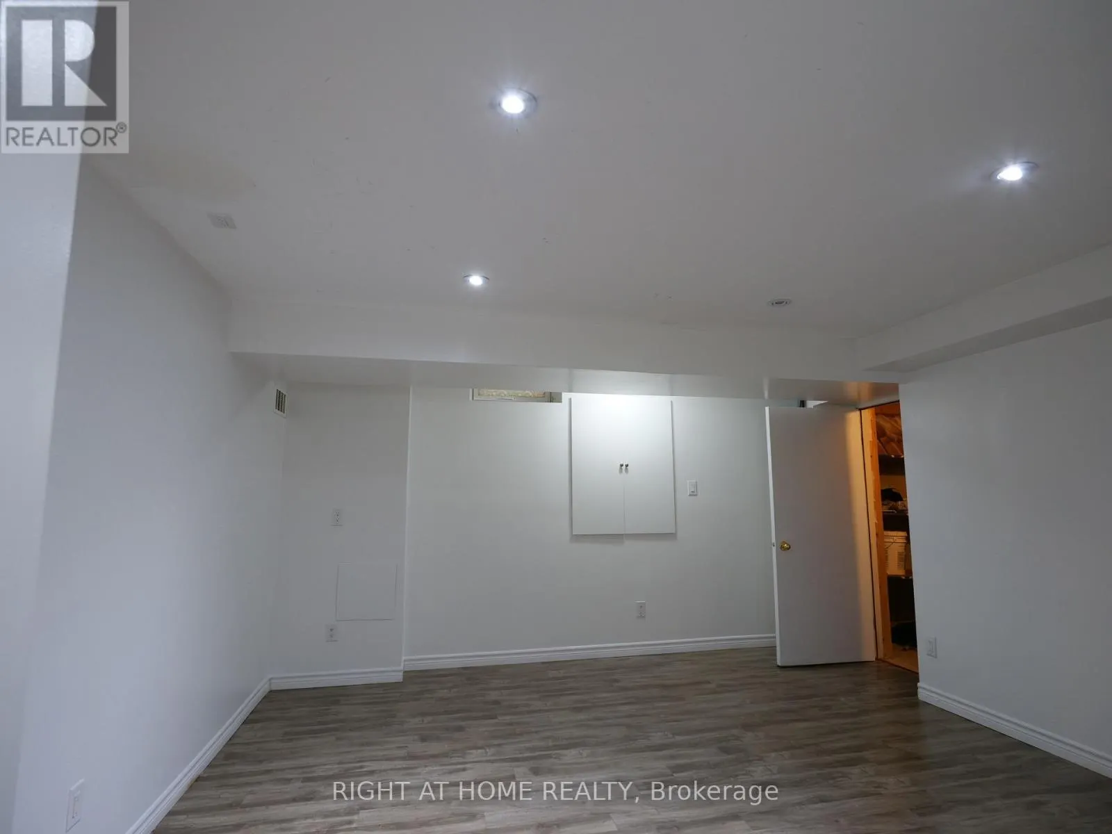 BASEMENT UNIT - 19 BLAZING STAR DRIVE S
