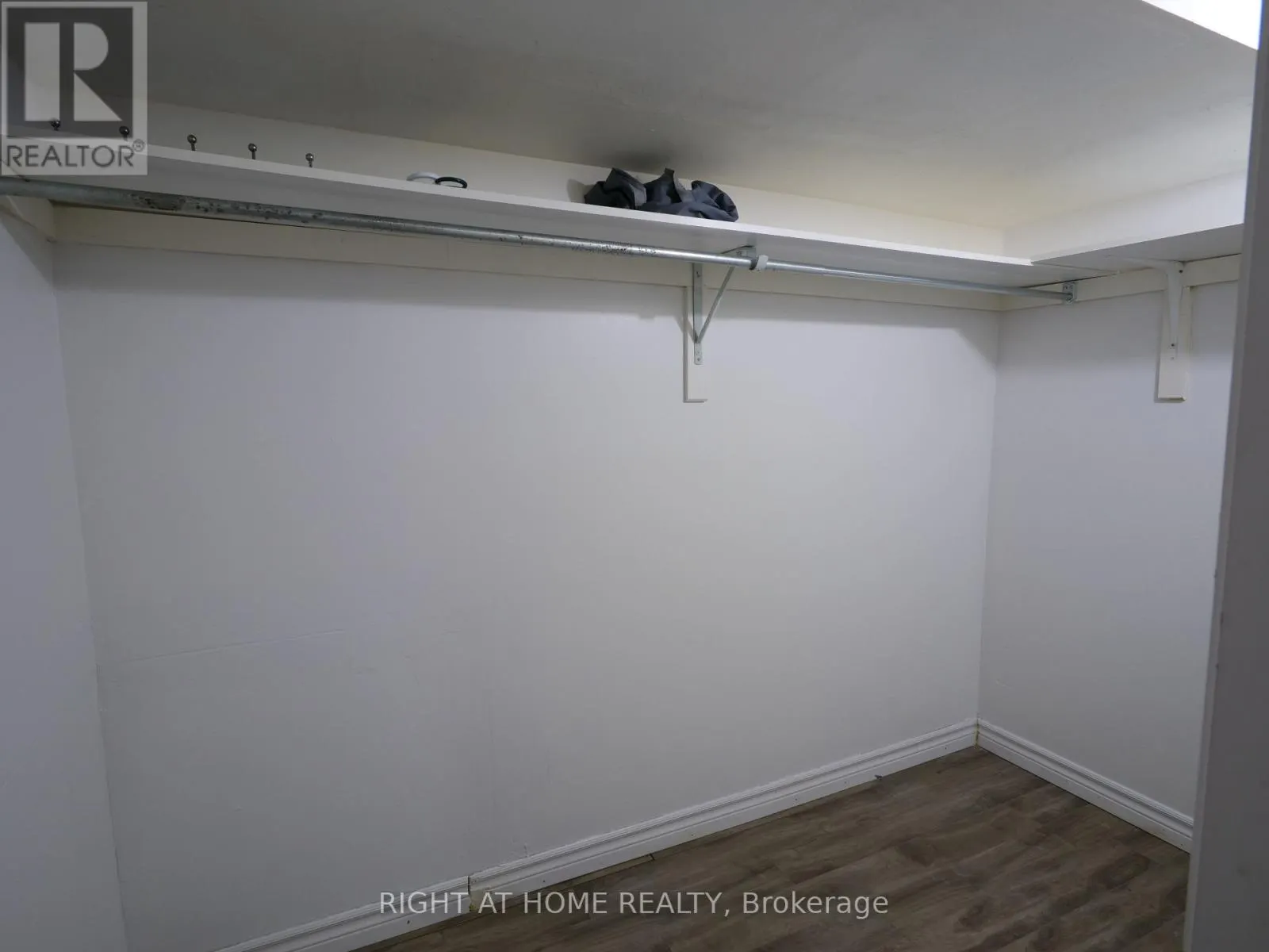BASEMENT UNIT - 19 BLAZING STAR DRIVE S