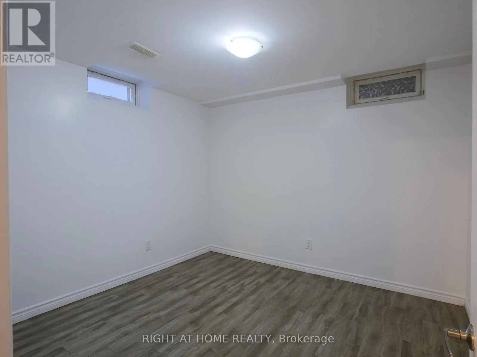 BASEMENT UNIT - 19 BLAZING STAR DRIVE S