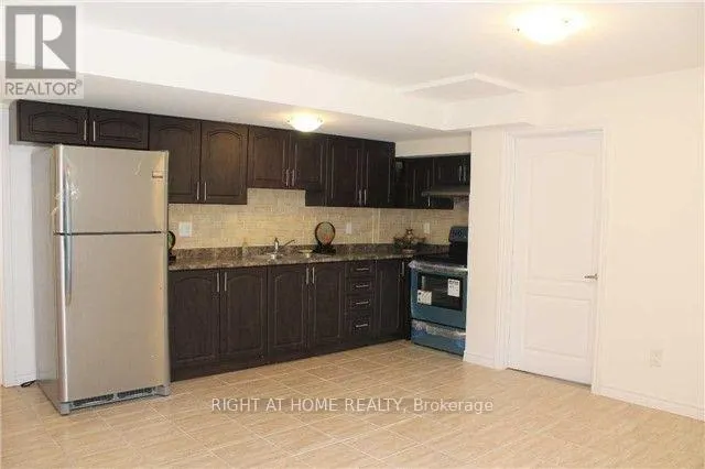 BASEMENT UNIT - 19 BLAZING STAR DRIVE S