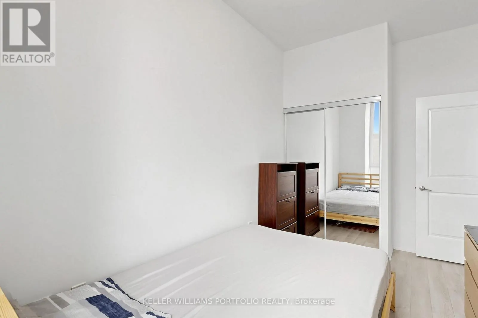 112 - 35 WATERGARDEN DRIVE