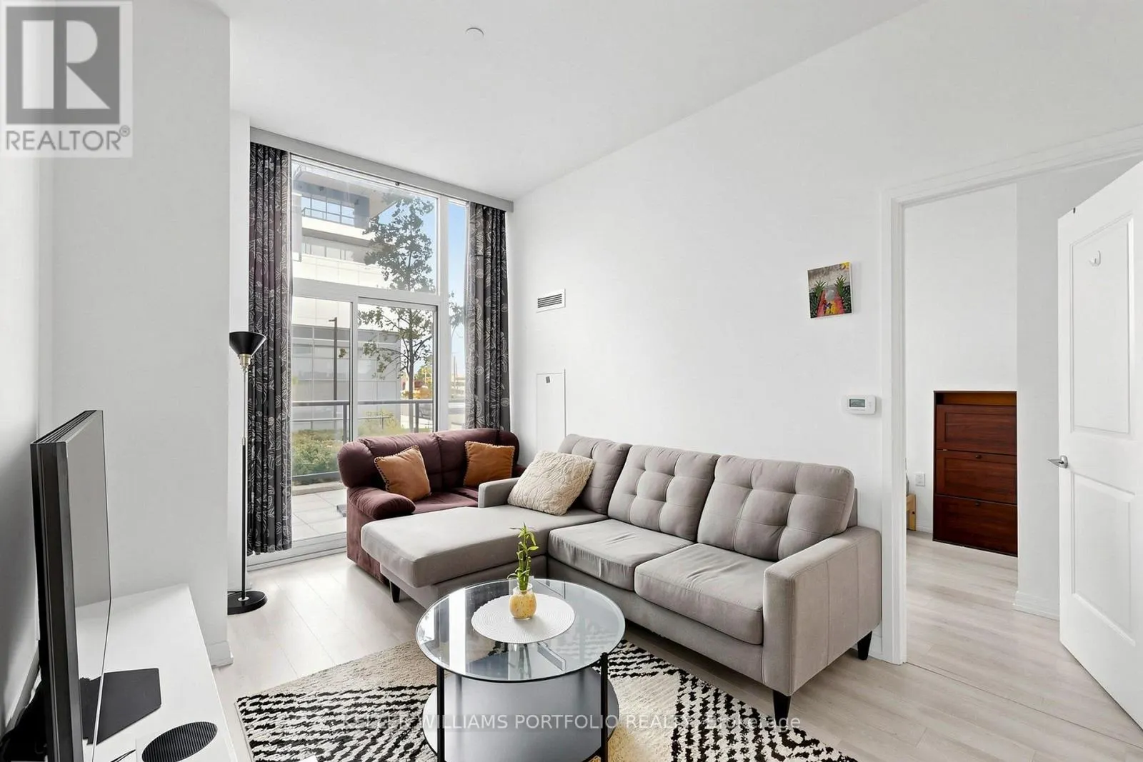 112 - 35 WATERGARDEN DRIVE
