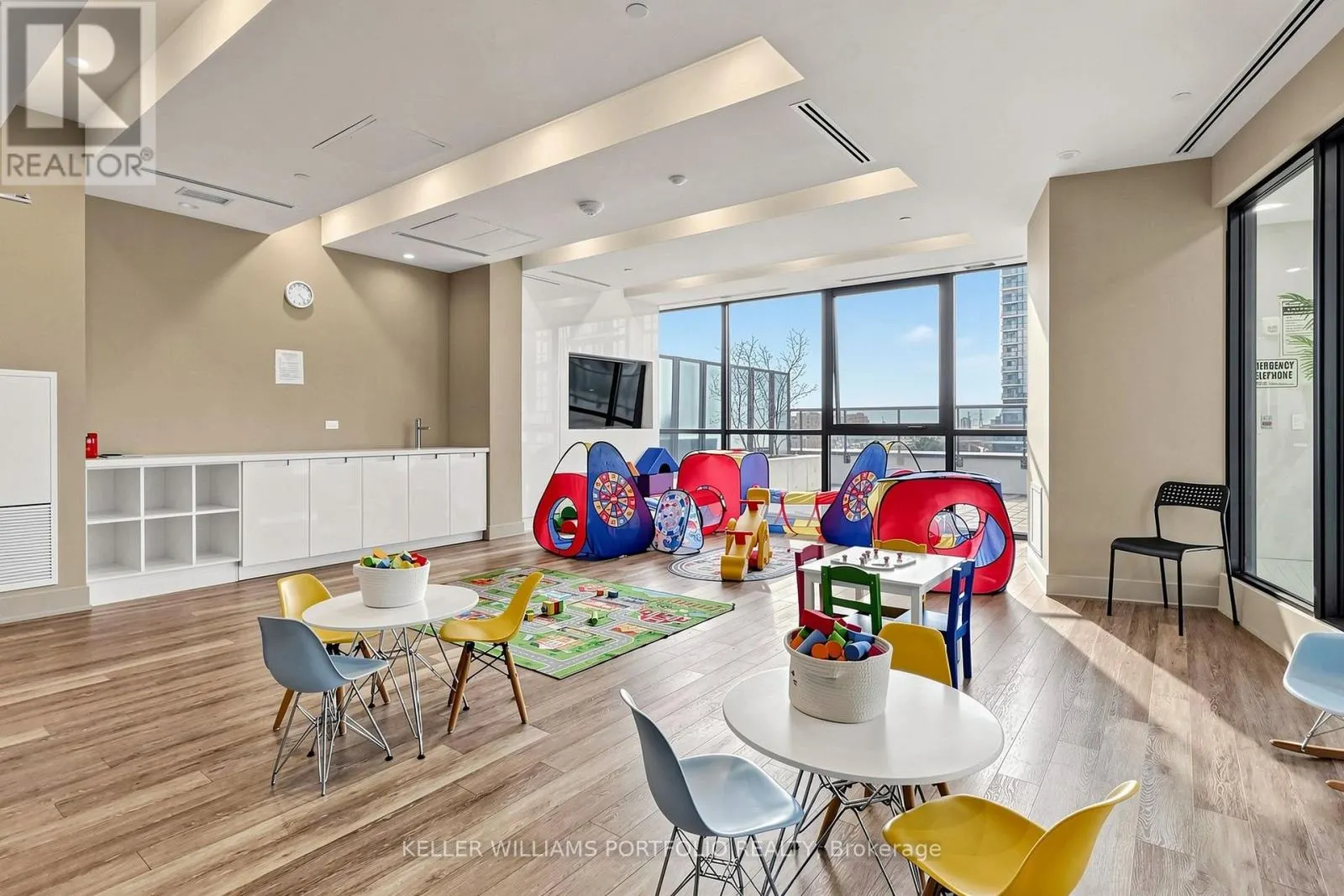 112 - 35 WATERGARDEN DRIVE