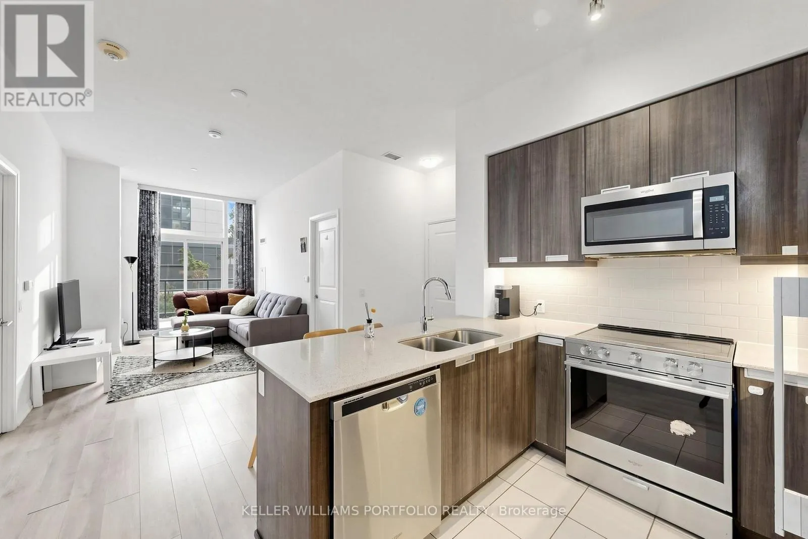 112 - 35 WATERGARDEN DRIVE