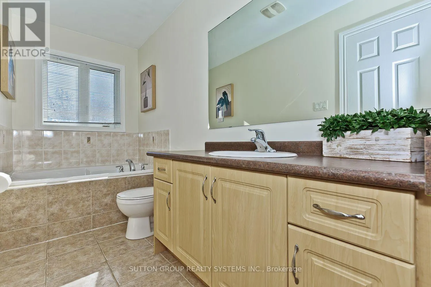 352 BLACK DRIVE