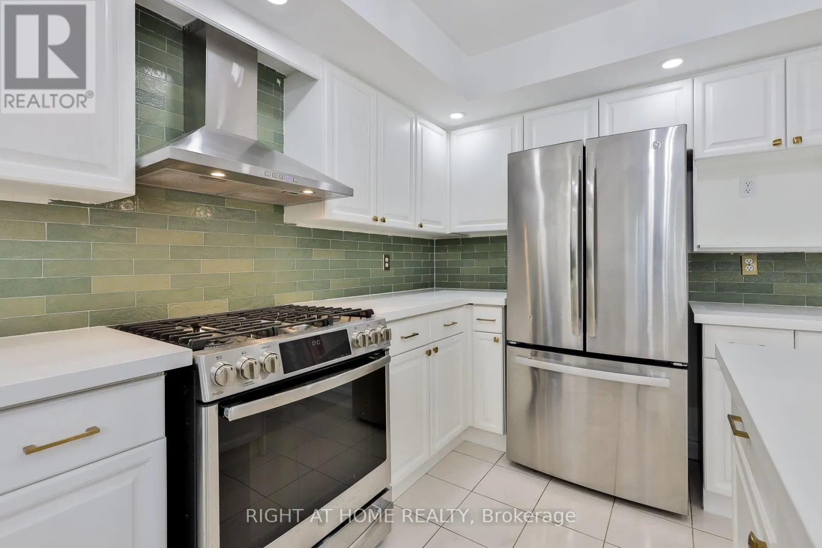 560 CHAGALL COURT