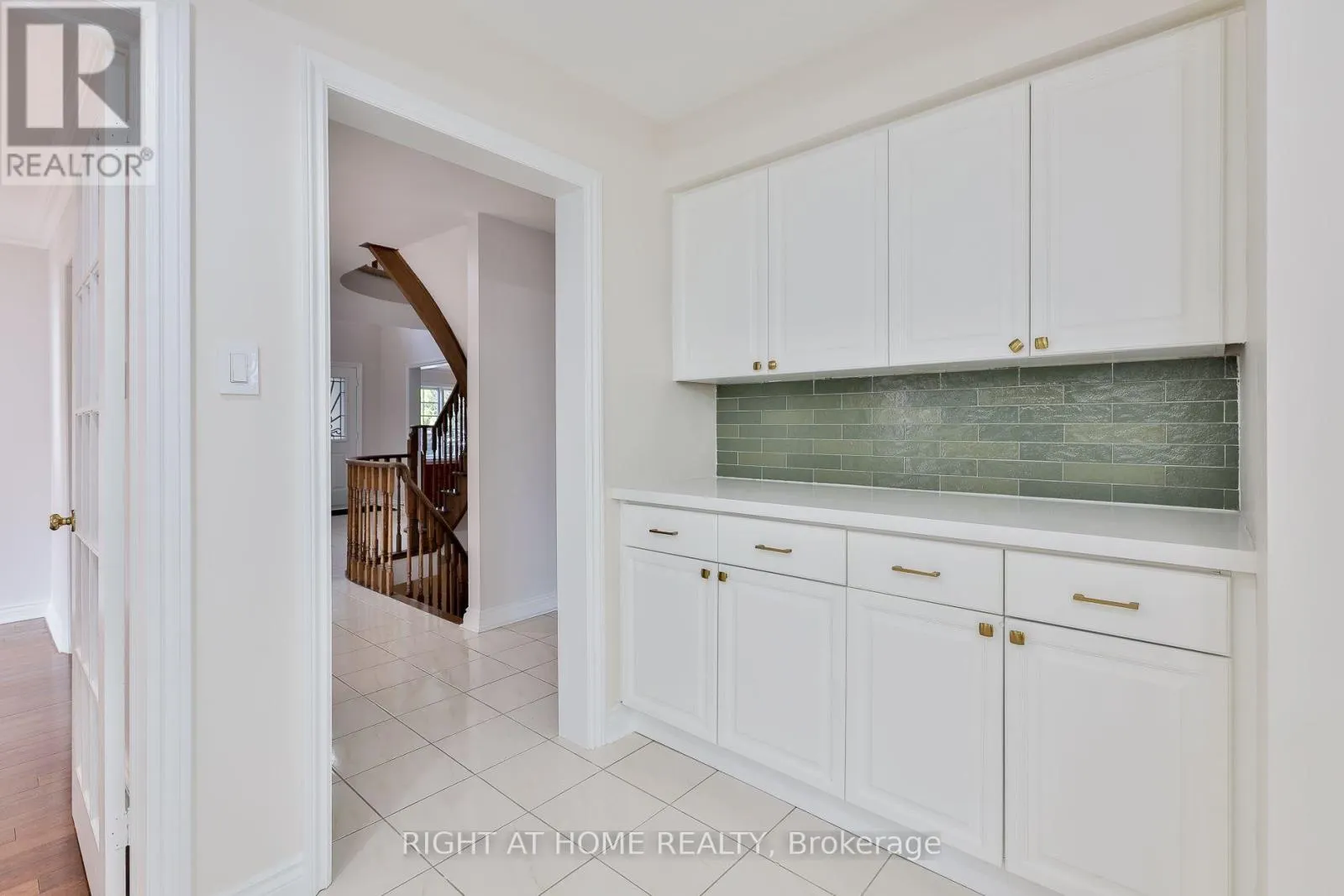 560 CHAGALL COURT