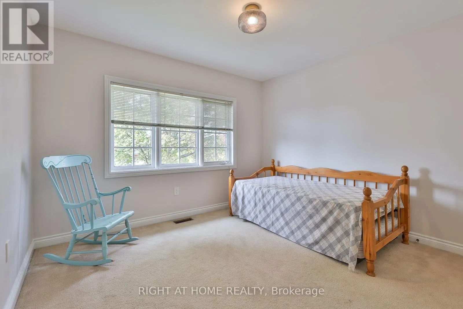 560 CHAGALL COURT