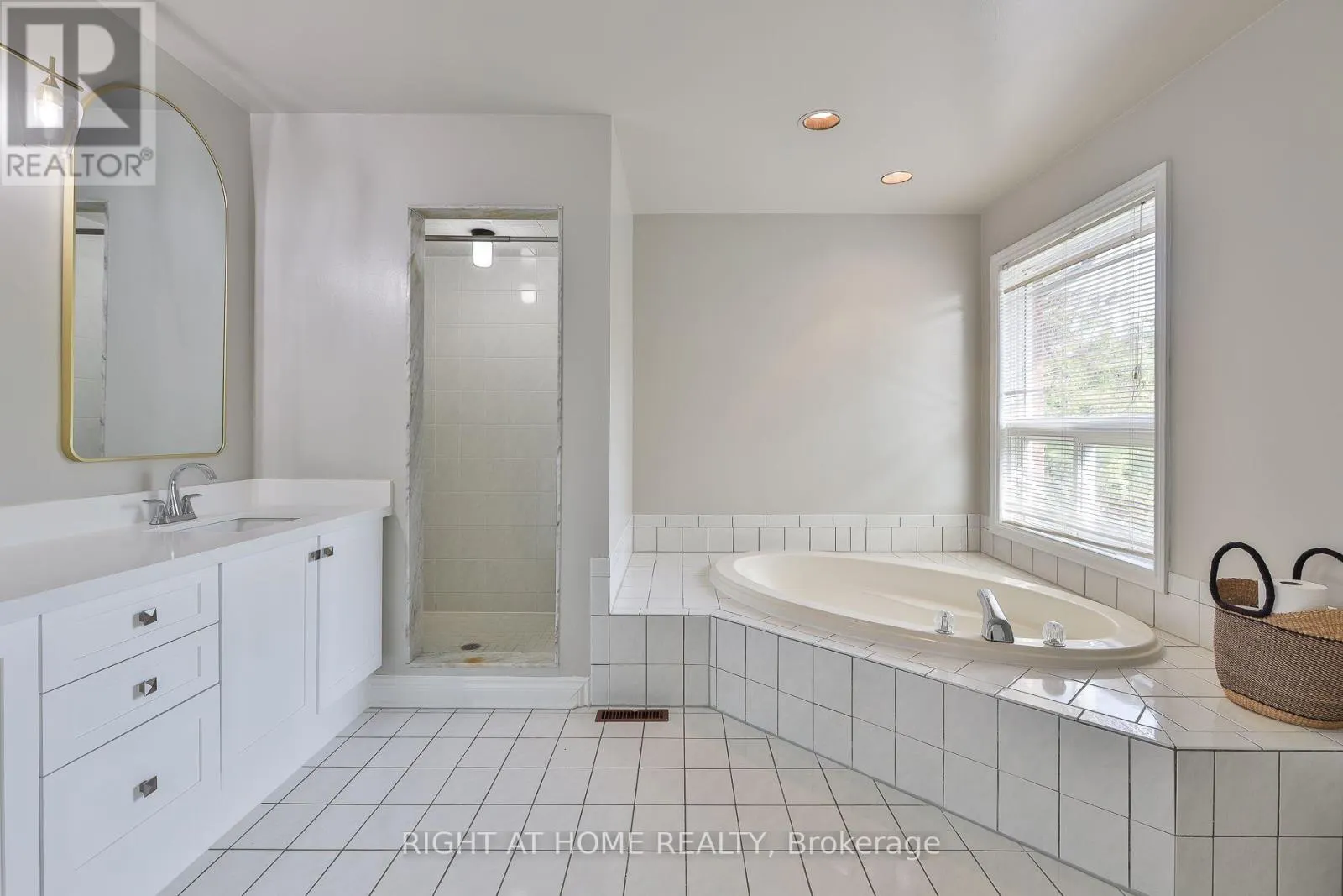 560 CHAGALL COURT