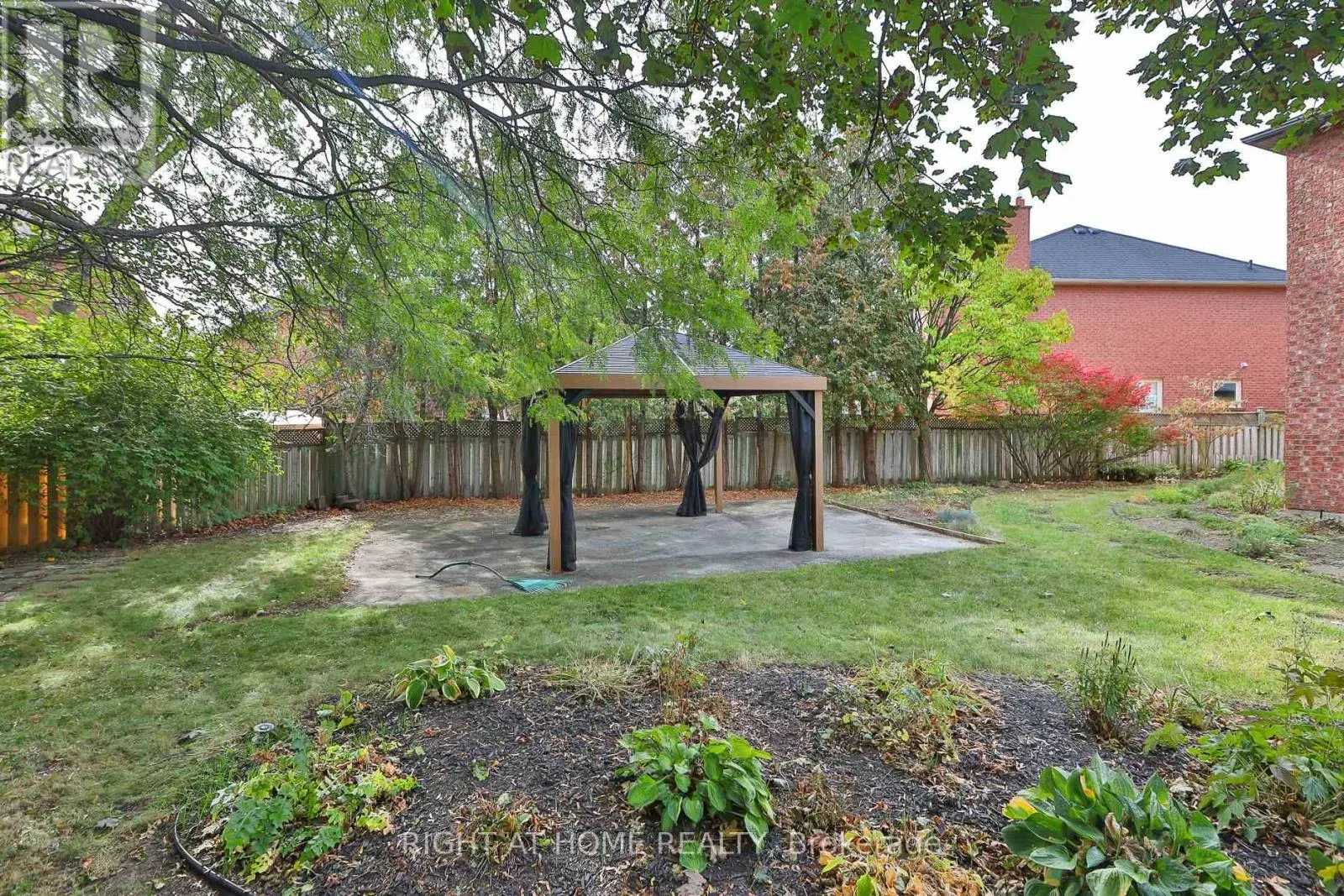 560 CHAGALL COURT