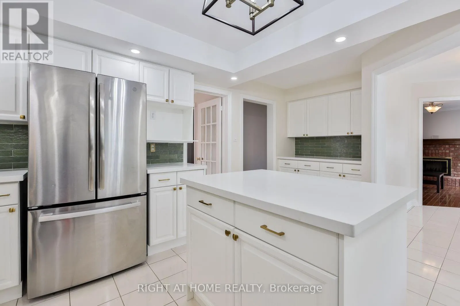 560 CHAGALL COURT