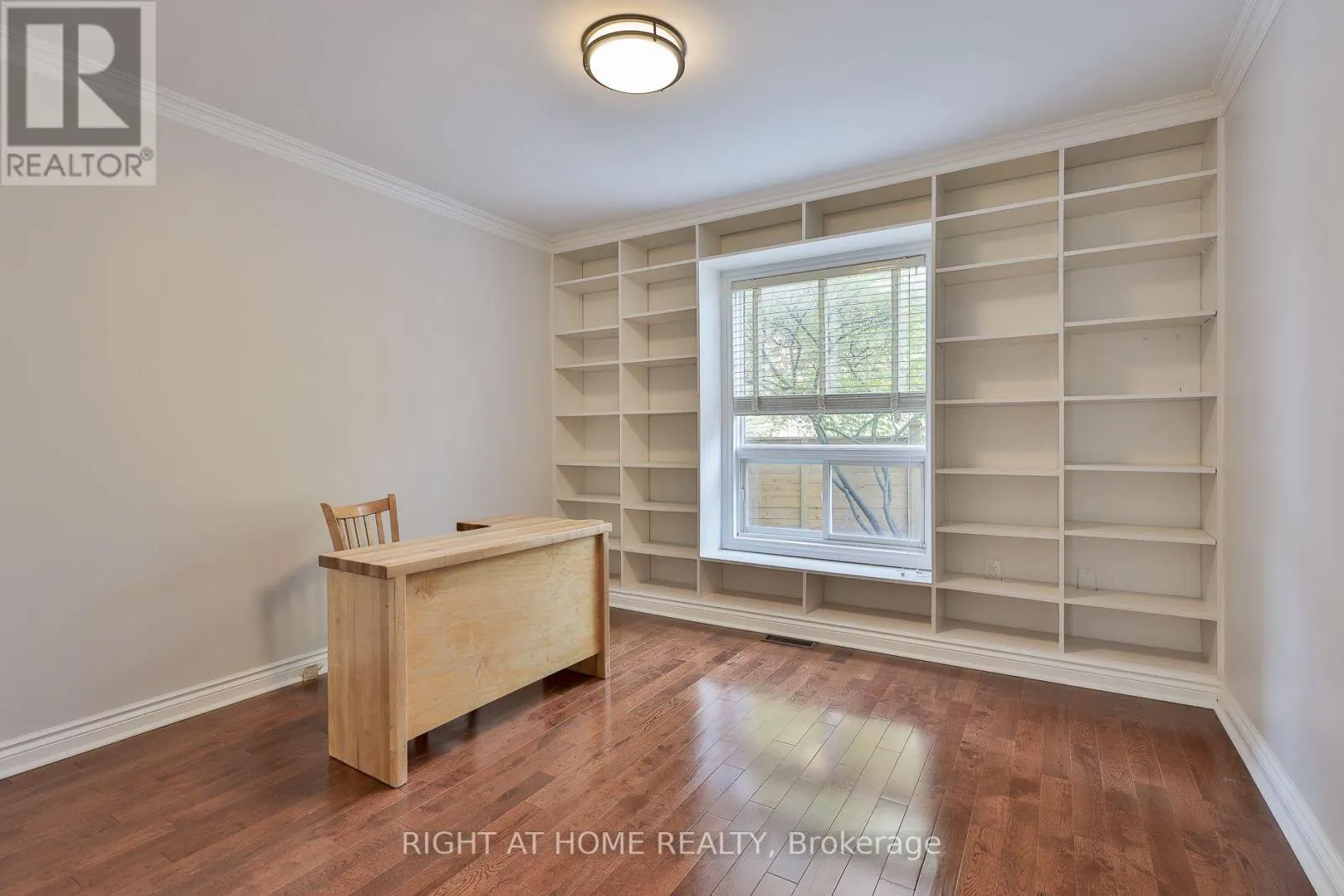 560 CHAGALL COURT