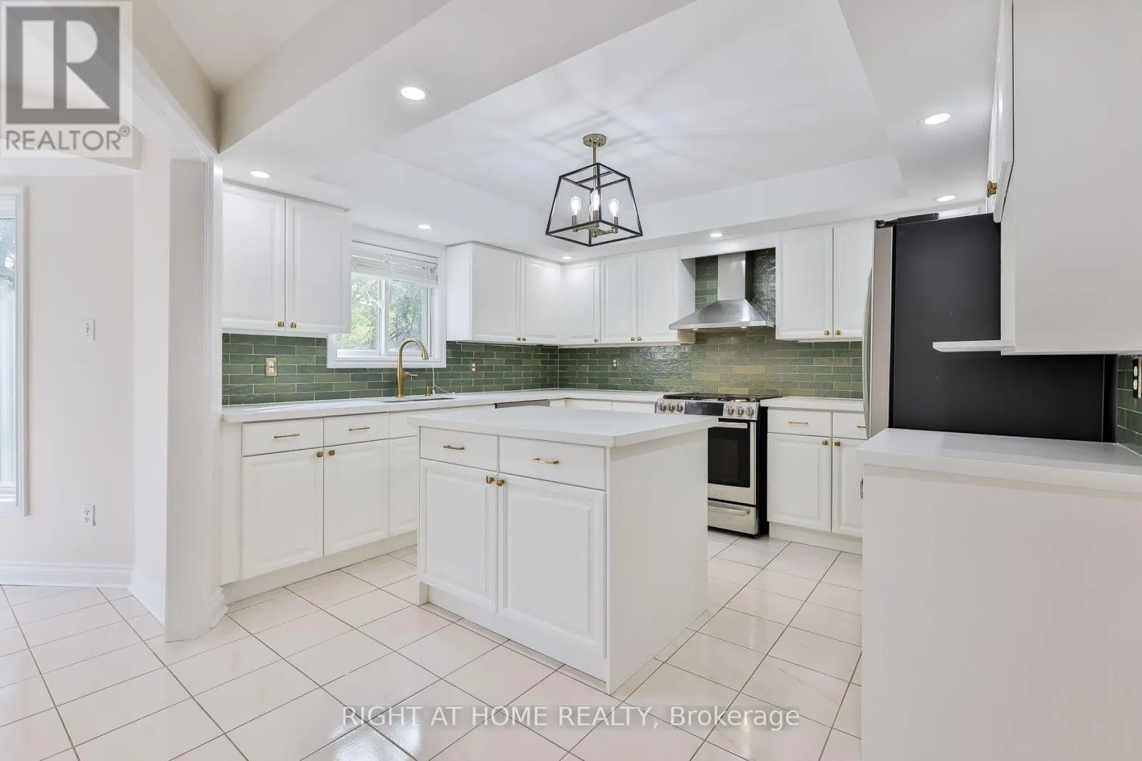 560 CHAGALL COURT
