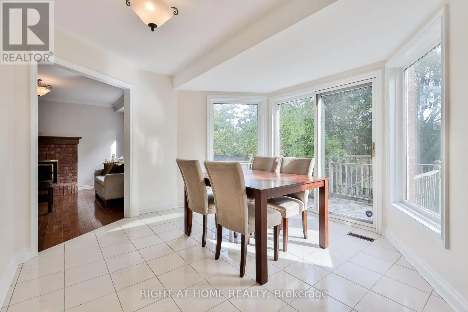 560 CHAGALL COURT