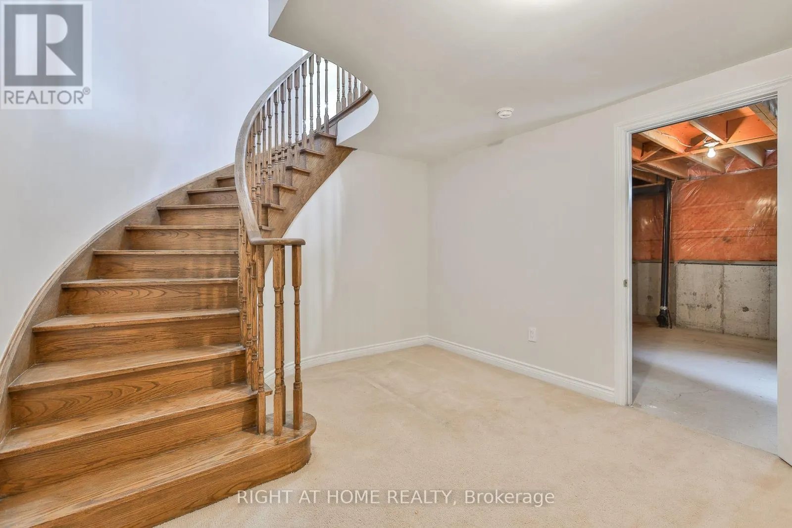 560 CHAGALL COURT