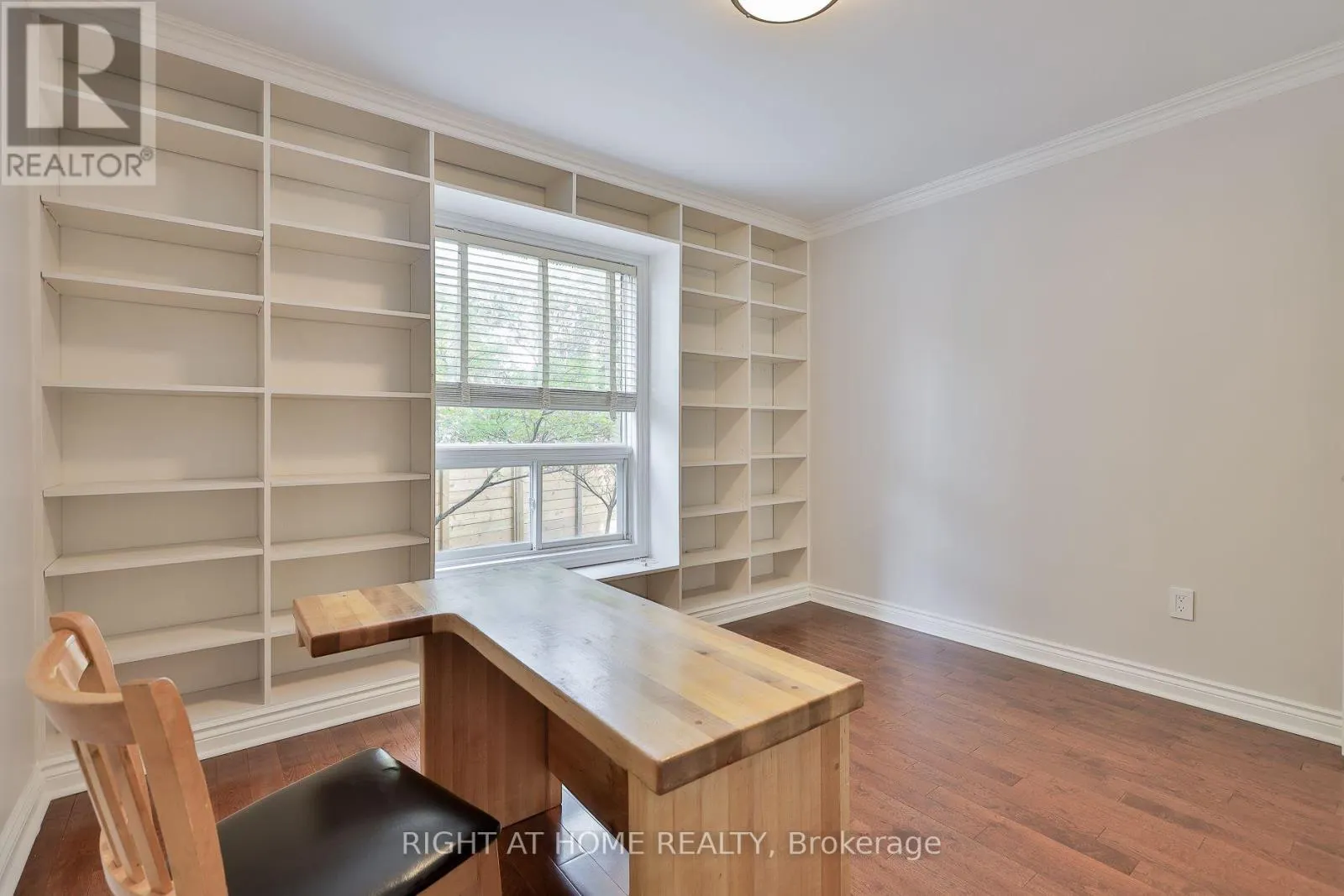 560 CHAGALL COURT