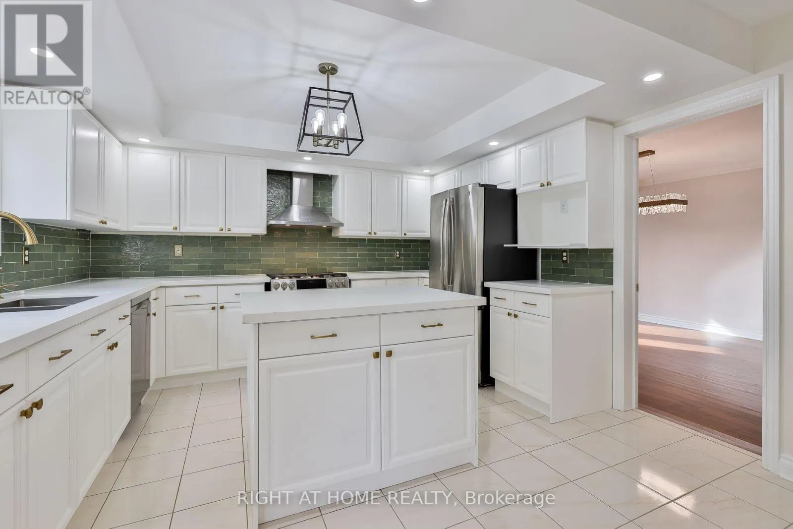 560 CHAGALL COURT
