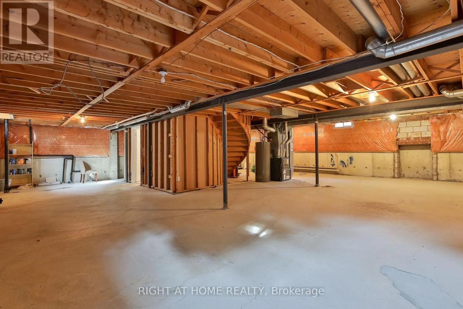 560 CHAGALL COURT