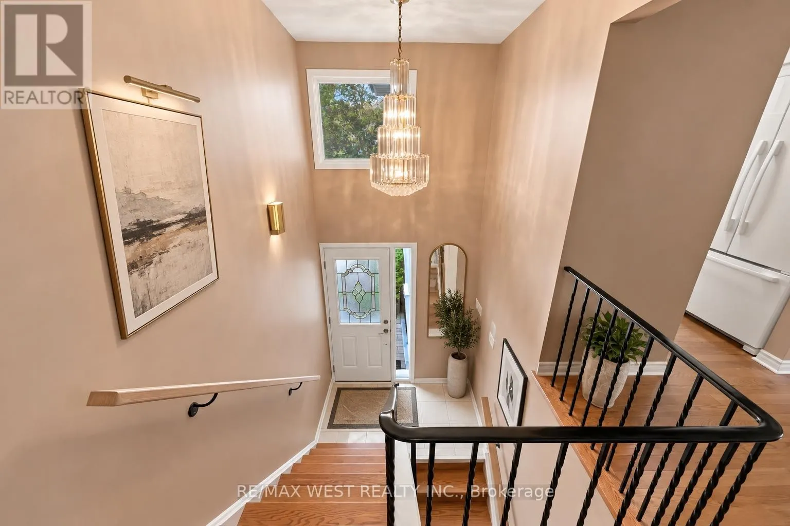 2 ACKROW COURT