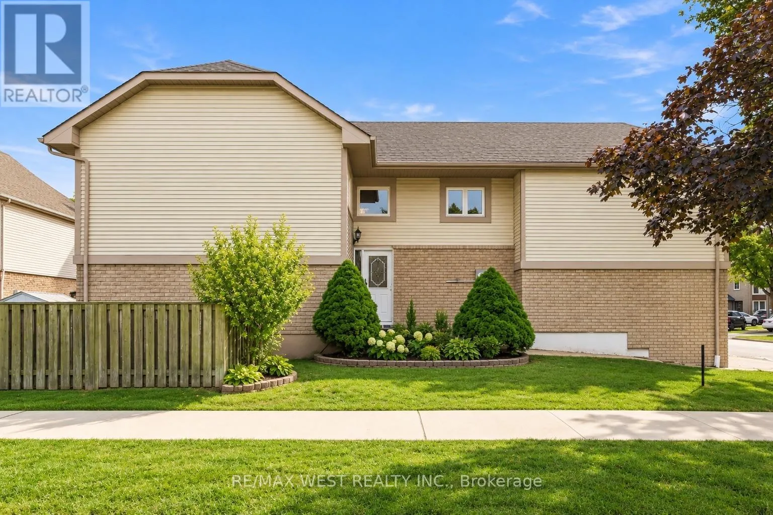 2 ACKROW COURT