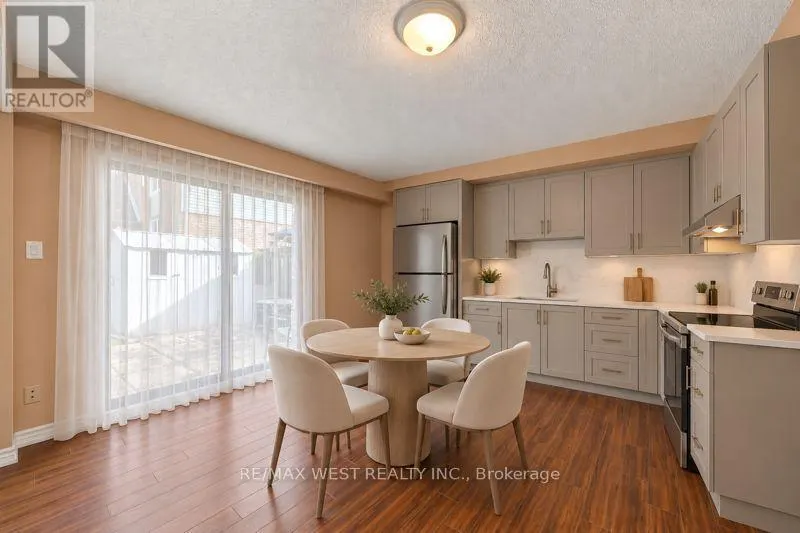 2 ACKROW COURT