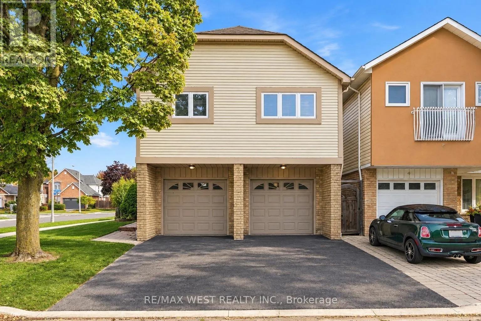 2 ACKROW COURT