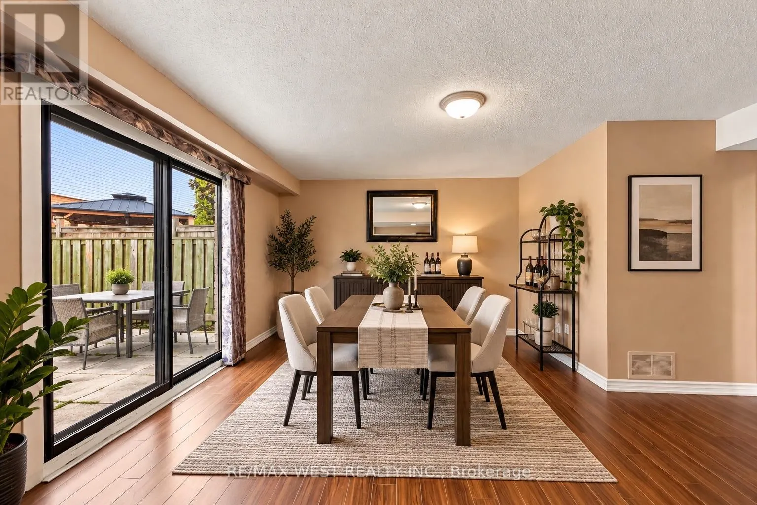 2 ACKROW COURT