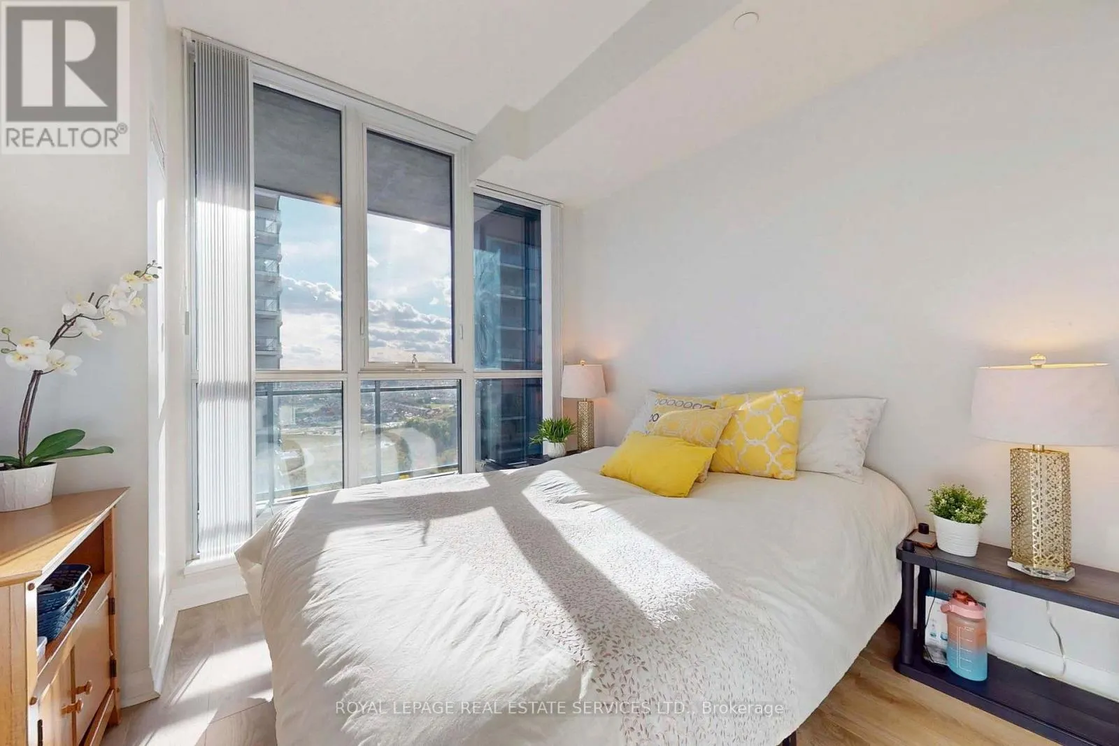 1701 - 55 EGLINTON AVENUE W