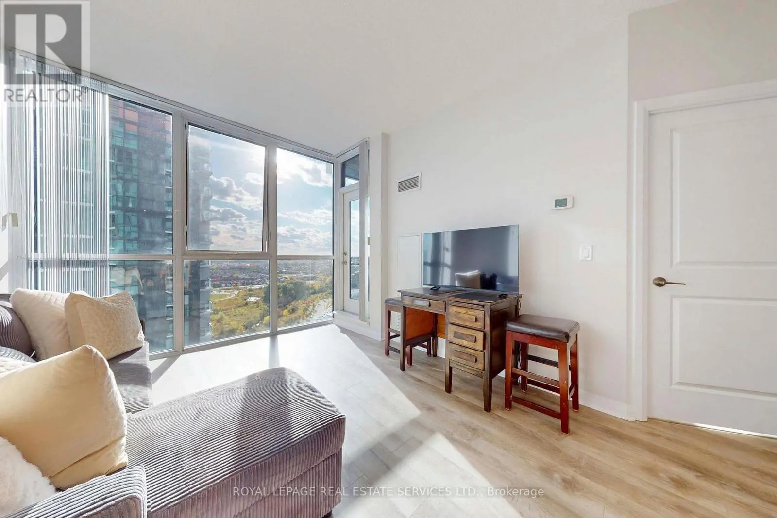 1701 - 55 EGLINTON AVENUE W