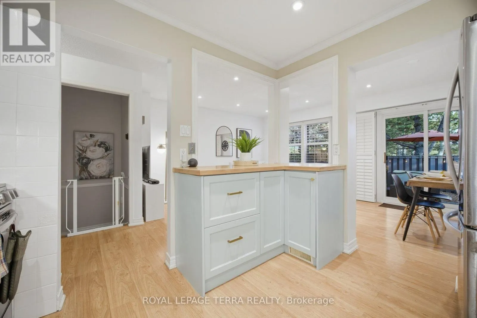 138 - 1951 RATHBURN ROAD E
