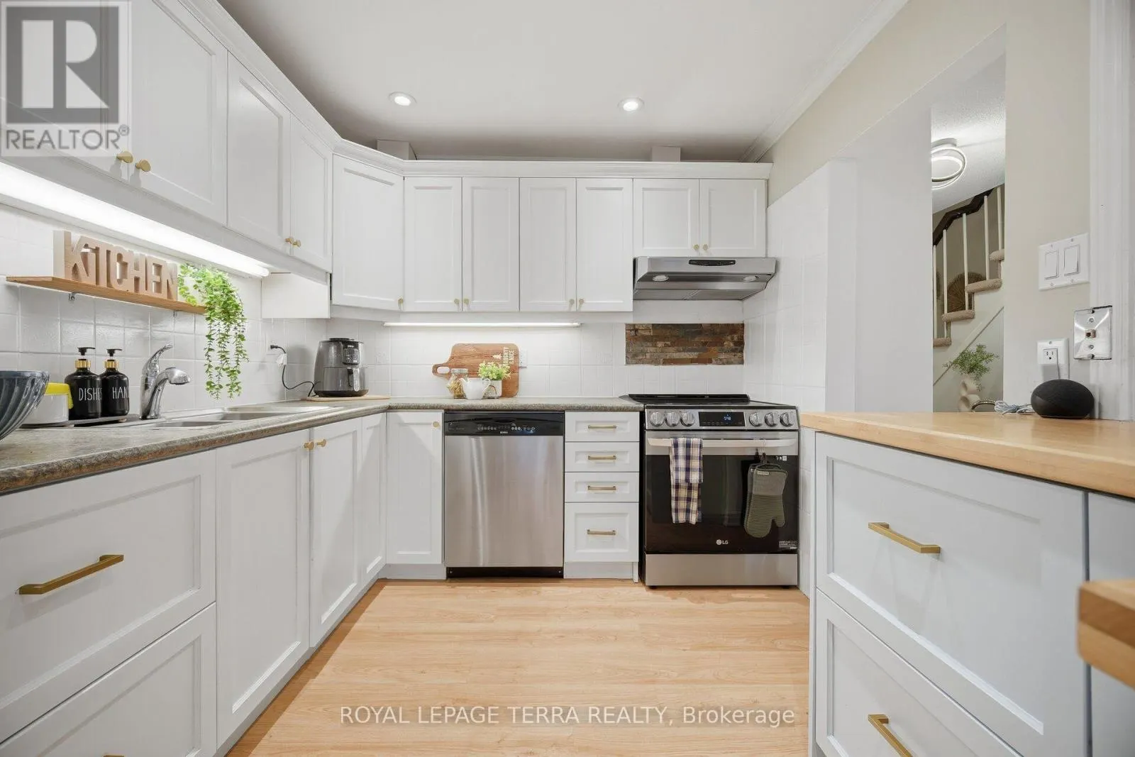138 - 1951 RATHBURN ROAD E