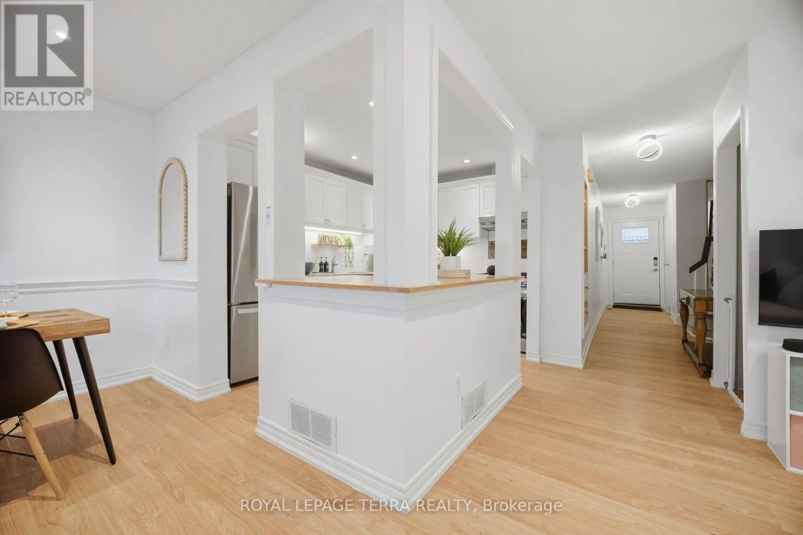 138 - 1951 RATHBURN ROAD E