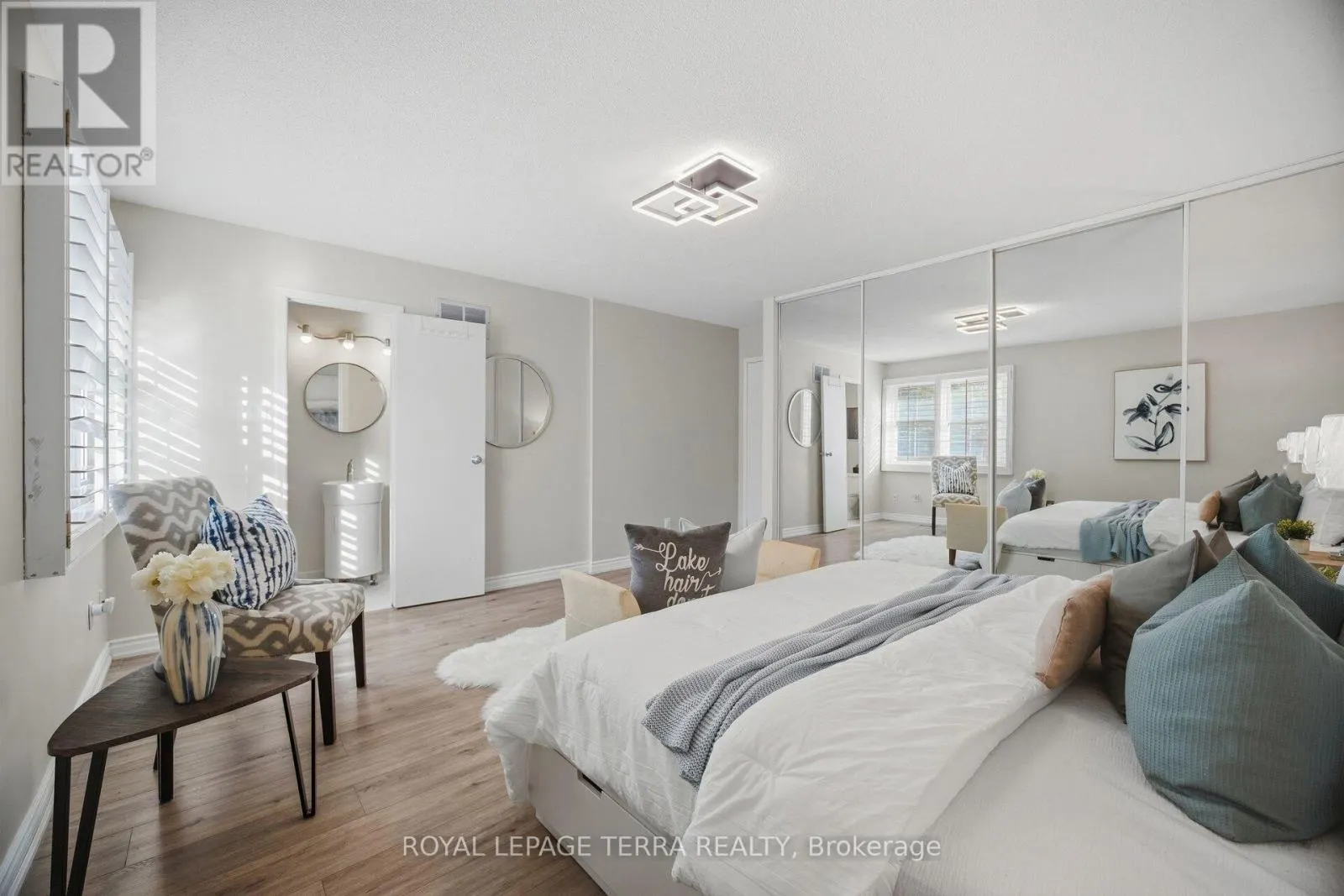 138 - 1951 RATHBURN ROAD E