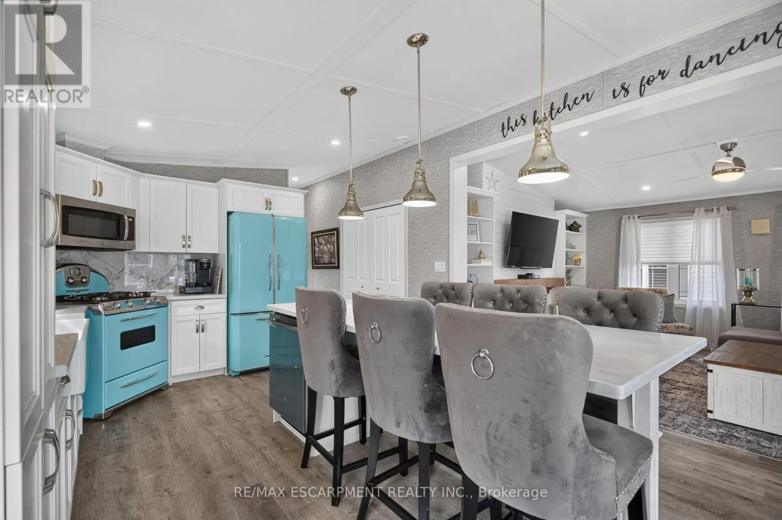 5 OAK STREET - 4449 MILBUROUGH LINE